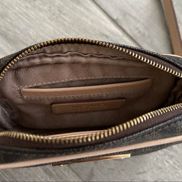 Michael Kors Logo Crossbody - Picture 9 of 11